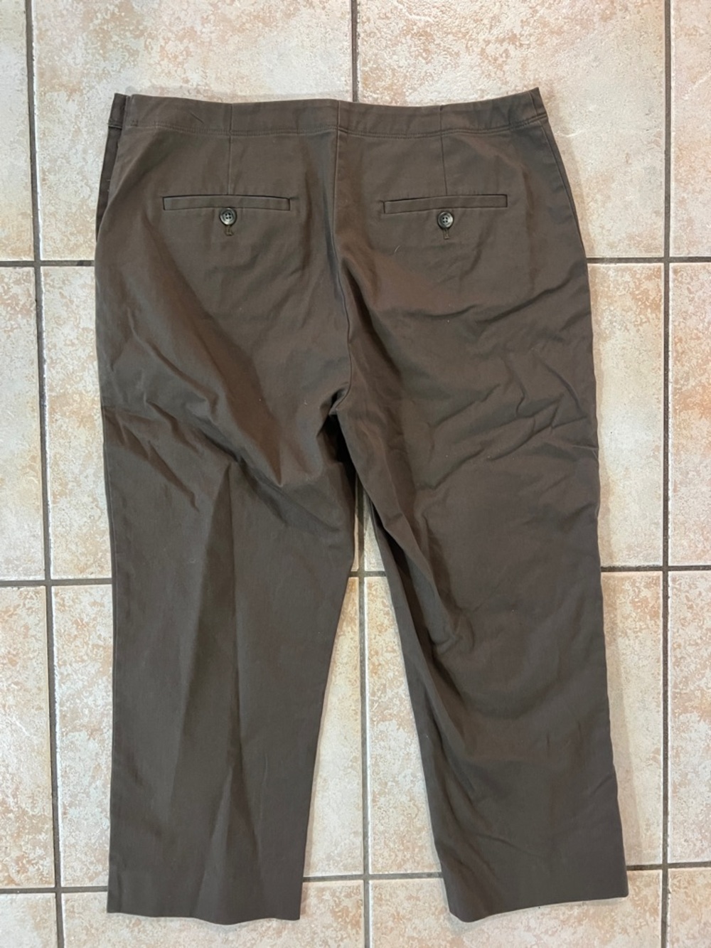 Vintage Lauren Ralph Lauren Dark Brown Button-Accent Capri Pants, Sz 4 - Picture 2 of 8